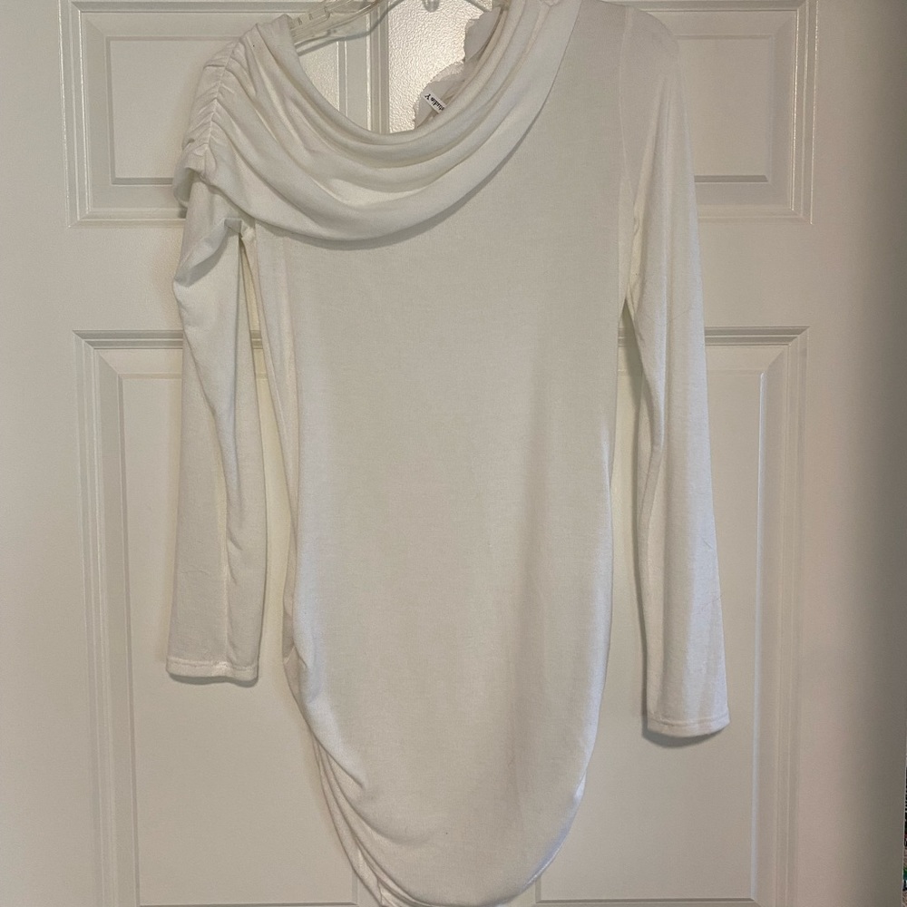Studio Y sweater size small - Picture 4 of 5